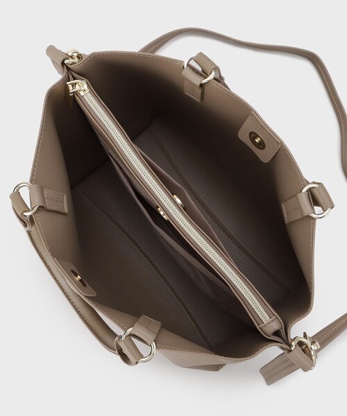 OPAQUE.CLIP（オペークドットクリップ）の「【2WAY/人間工学】ソフトシュリンク合皮ミドルサイズトートバッグ（トートバッグ・レディース・ベージュ/アイボリー/ブラック・00）」の21枚目の写真