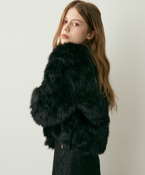 Clum(クルム)の「クロップド丈フェイクファージャケット(その他アウター・レディース・グレイッシュベージュ/ブラック/チャコールグレー・FREE)」の17枚目の写真
