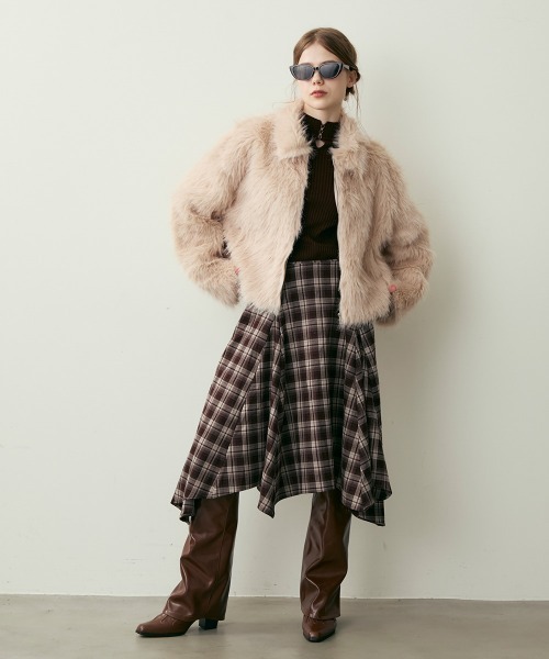 Clum(クルム)の「クロップド丈フェイクファージャケット(その他アウター・レディース・グレイッシュベージュ/ブラック/チャコールグレー・FREE)」の5枚目の写真