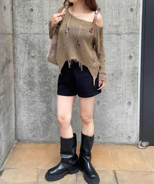 ROGER AND RAW(ロジャーアンドロウ)の「ベルトストラップワンショルダーブロークンニット(ニット/セーター・レディース・ブラック/カーキ/アイボリー・FREE)」の17枚目の写真