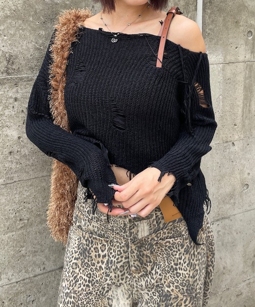 ROGER AND RAW(ロジャーアンドロウ)の「ベルトストラップワンショルダーブロークンニット(ニット/セーター・レディース・ブラック/カーキ/アイボリー・FREE)」の6枚目の写真
