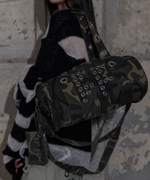 FANCY CLUB（ファンシークラブ）の「【FANCY CLUB】FFFF EYELET DUFFLE BAG / 【ファンシークラブ】ＦＦＦＦアイレットダッフルバッグ（ショルダーバッグ・レディース・ブラック/グリーン系カモフラージュ・ONE SIZE）」の20枚目の写真