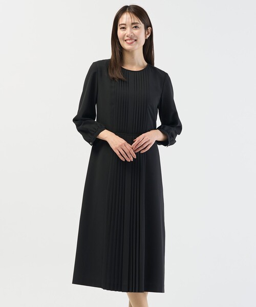 J.PRESS Ladies(J.プレス レディス)の「ノルディス2wayジョーゼット フロントプリーツ ワンピース(ワンピース・レディース・ブラック系/ベージュ系/ネイビー系・S/XS)」の2枚目の写真