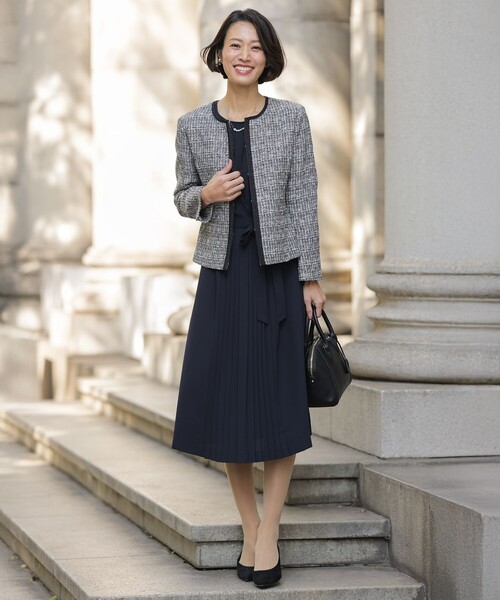 J.PRESS Ladies(J.プレス レディス)の「ノルディス2wayジョーゼット フロントプリーツ ワンピース(ワンピース・レディース・ブラック系/ベージュ系/ネイビー系・S/XS)」の5枚目の写真