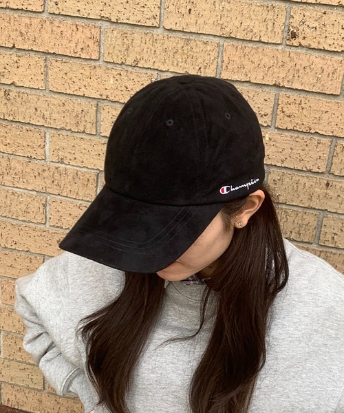 Champion(チャンピオン)の「【Champion】スエード調サイドロゴベースボールキャップ 381-0493(キャップ・レディース・ベージュ/ブラック・FREE)」の2枚目の写真