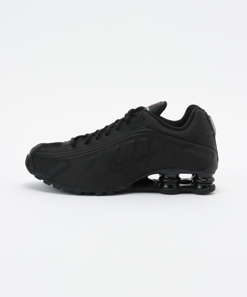 NIKE(ナイキ)の「【NIKE/ ナイキ】 ショックス R4 AR3565(スニーカー・レディース・ブラック・26.5cm/27.5cm/24.5cm)」の2枚目の写真