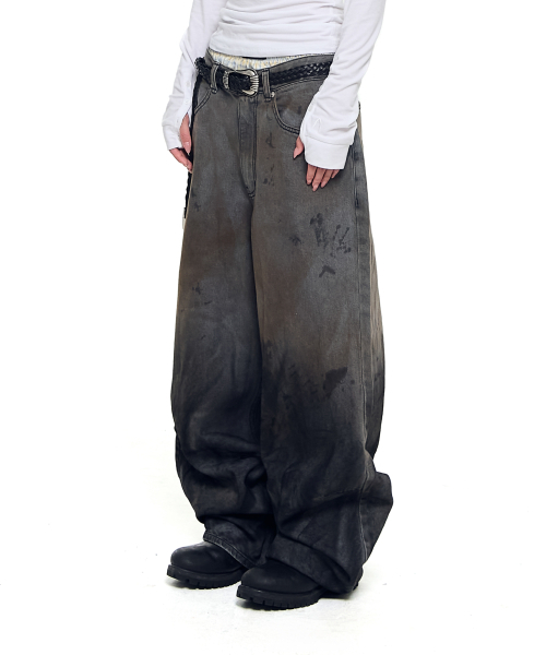 AAKAM(アーカム)の「Dirty Gradation Denim Pants (Gray)(デニムパンツ・レディース・その他・1/2)」の1枚目の写真