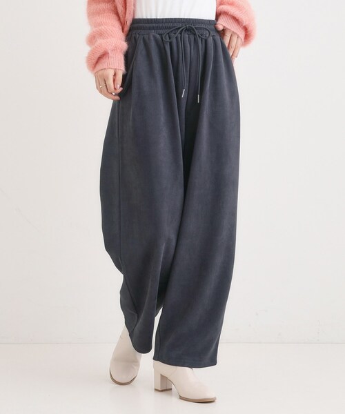 Cutie Blonde（キューティーブロンド）の「スエード調カーブパンツ（その他パンツ・レディース・チャコールグレー/オフホワイト・04/03/02/01）」の2枚目の写真