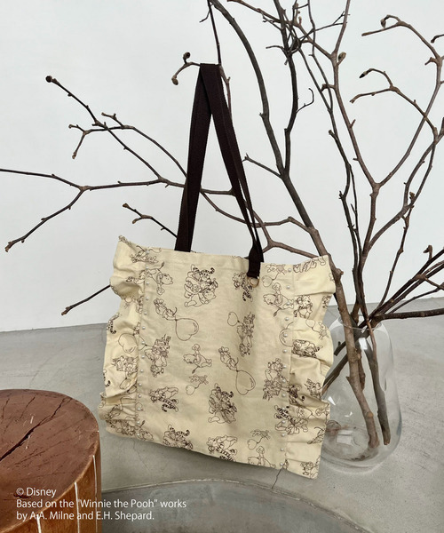 Disney（ディズニー）の「【Disney】くまのプーさん/フリルトートバッグ（トートバッグ・レディース・ベージュ/オフホワイト・FREE）」の3枚目の写真