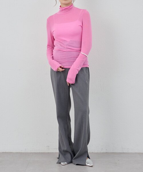 SHENERY(シーナリー)の「シアータートルプルオーバー(Tシャツ/カットソー・レディース・ベージュ/ブルー系その他/ピンク/ブラック/ベージュ系その他/オフホワイト・FREE)」の14枚目の写真