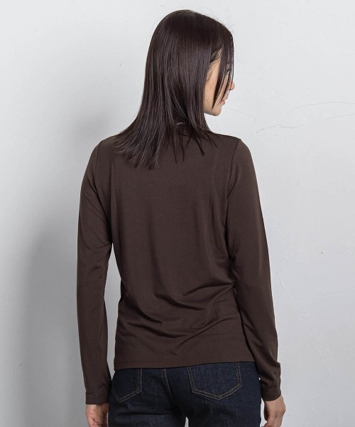 LAUTREAMONT(ロートレアモン)の「【WEB限定】吸湿発熱スムースストレッチタートルカットソー(Tシャツ/カットソー・レディース・ブラウン/ベージュ/ブラック/オフホワイト/ブルー/ライトブルー・9号/11号)」の12枚目の写真