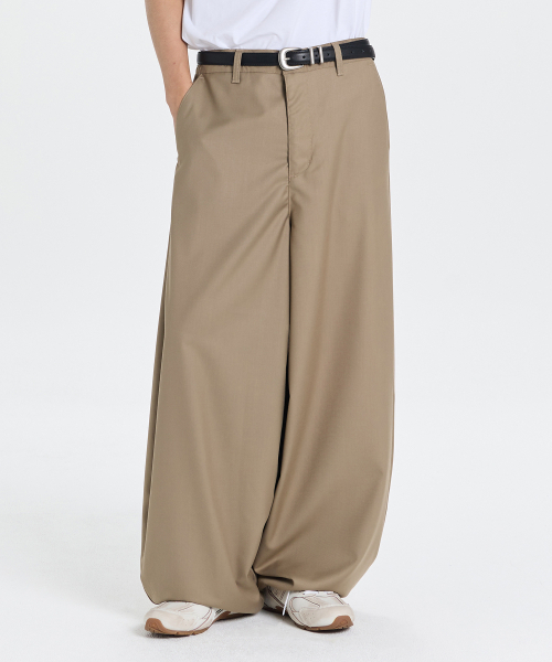 KICHUL(キチョル)の「Minimal balloon slacks (beige)(スラックス・メンズ・その他・MEDIUM/SMALL/LARGE/X-SMALL)」の1枚目の写真