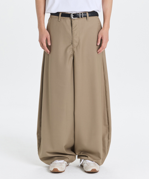 KICHUL(キチョル)の「Minimal balloon slacks (beige)(スラックス・メンズ・その他・MEDIUM/SMALL/LARGE/X-SMALL)」の2枚目の写真