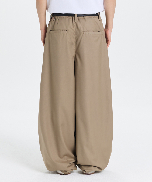 KICHUL(キチョル)の「Minimal balloon slacks (beige)(スラックス・メンズ・その他・MEDIUM/SMALL/LARGE/X-SMALL)」の3枚目の写真