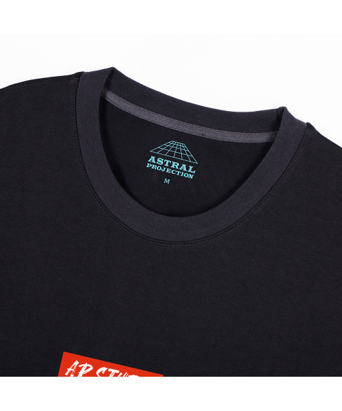 ASTRAL PROJECTION(アストラルプロジェクション)の「エイピースタジオ オーバーサイズ ロングスリーブTシャツ_チャコール(Tシャツ/カットソー・メンズ・その他・LARGE/MEDIUM/X-LARGE)」の3枚目の写真