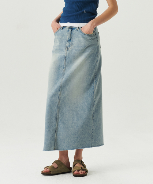 LEVAR(レバー)の「Rear-Slit Denim Long Skirt - Light Blue(スカート・レディース・その他・MEDIUM/SMALL/X-SMALL)」の1枚目の写真