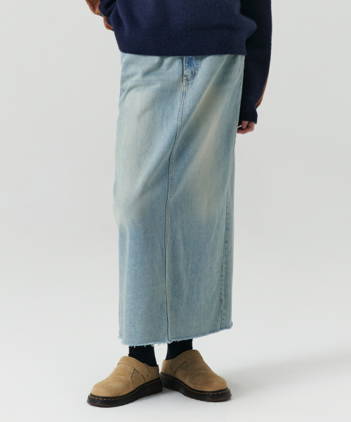 LEVAR(レバー)の「Rear-Slit Denim Long Skirt - Light Blue(スカート・レディース・その他・MEDIUM/SMALL/X-SMALL)」の3枚目の写真