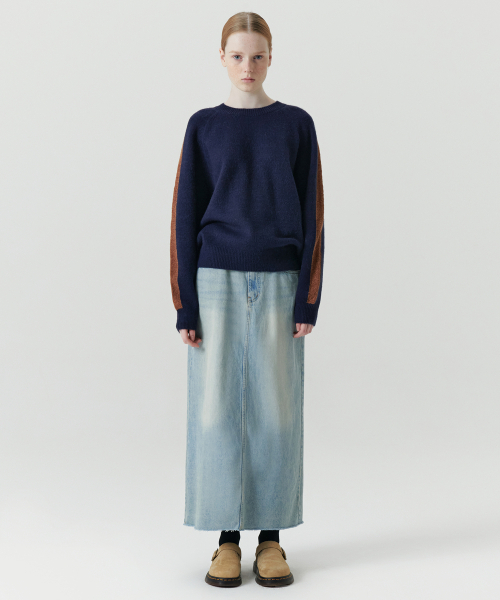 LEVAR(レバー)の「Rear-Slit Denim Long Skirt - Light Blue(スカート・レディース・その他・MEDIUM/SMALL/X-SMALL)」の4枚目の写真