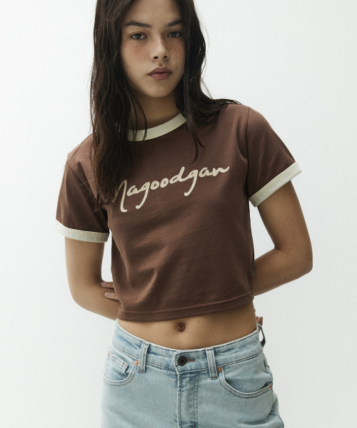 MAGOODGAN(メックウッドガン)の「ルディア 3617 配色チェーン刺繍スリムフィットブラウンクロップ半袖Tシャツ(Tシャツ/カットソー・レディース・その他・SMALL/MEDIUM)」の1枚目の写真