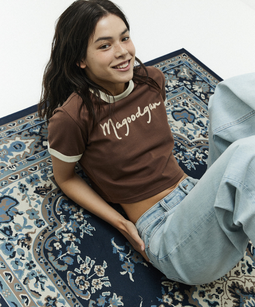 MAGOODGAN(メックウッドガン)の「ルディア 3617 配色チェーン刺繍スリムフィットブラウンクロップ半袖Tシャツ(Tシャツ/カットソー・レディース・その他・SMALL/MEDIUM)」の2枚目の写真
