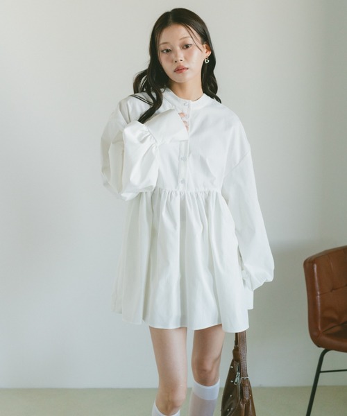 VANNIE U(ヴァニーユー)の「ギャザーボリューム2WAYチュニック ミニワンピース(シャツワンピース・レディース・ホワイト/ブルー・FREE)」の22枚目の写真