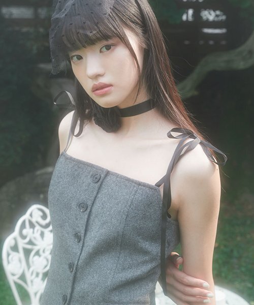 ZIZEMUSEUM(ジゼミュージアム)の「RIBBON BUTTON TOP (CHARCOAL)(Tシャツ/カットソー・レディース・その他・SMALL/MEDIUM)」の1枚目の写真