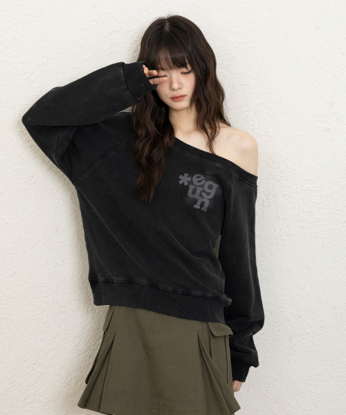 EUGGEN(ユジェン)の「オフショルダー フェードウォッシング スウェットTシャツ_ピグメントチャコール(スウェット・レディース・その他・MEDIUM)」の1枚目の写真