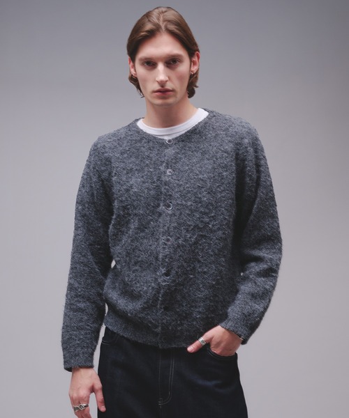 Regen Glanz(レーゲングランツ)の「Brushed mix crewneck knit cardigan / ブラッシュドミックスクルーネックニットカーディガン(カーディガン/ボレロ・メンズ・チャコールグレー/ワインレッド・SMALL/MEDIUM/LARGE)」の2枚目の写真