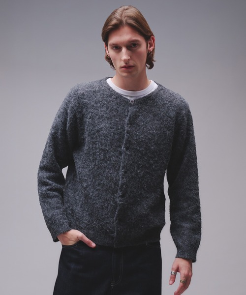 Regen Glanz(レーゲングランツ)の「Brushed mix crewneck knit cardigan / ブラッシュドミックスクルーネックニットカーディガン(カーディガン/ボレロ・メンズ・チャコールグレー/ワインレッド・SMALL/MEDIUM/LARGE)」の5枚目の写真