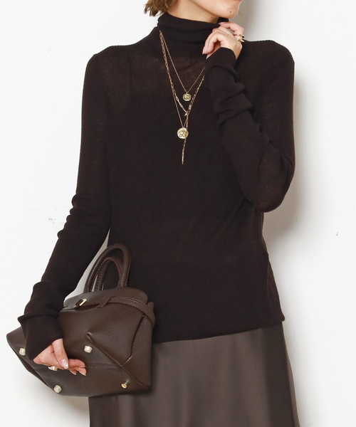 AP STUDIO（エーピーストゥディオ）の「ウールシルクタートルネックニット（ニット/セーター・レディース・ブラック/チョコ・FREE）」の14枚目の写真