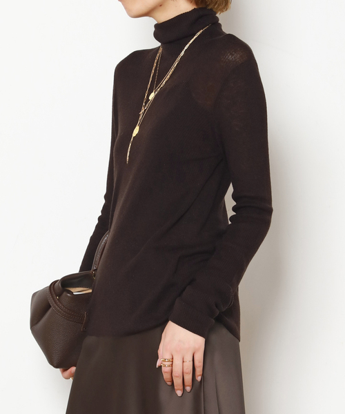 AP STUDIO（エーピーストゥディオ）の「ウールシルクタートルネックニット（ニット/セーター・レディース・ブラック/チョコ・FREE）」の15枚目の写真