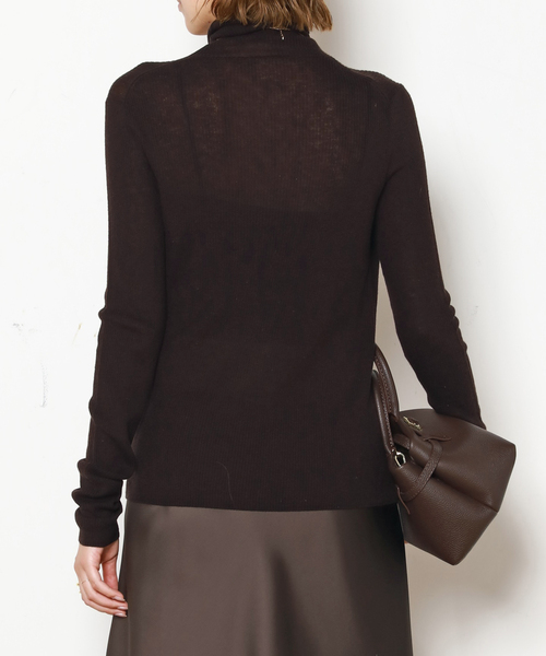 AP STUDIO（エーピーストゥディオ）の「ウールシルクタートルネックニット（ニット/セーター・レディース・ブラック/チョコ・FREE）」の16枚目の写真