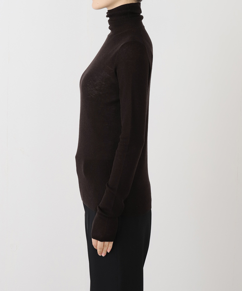 AP STUDIO（エーピーストゥディオ）の「ウールシルクタートルネックニット（ニット/セーター・レディース・ブラック/チョコ・FREE）」の4枚目の写真