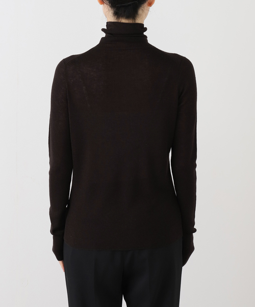 AP STUDIO（エーピーストゥディオ）の「ウールシルクタートルネックニット（ニット/セーター・レディース・ブラック/チョコ・FREE）」の5枚目の写真