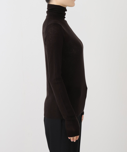 AP STUDIO（エーピーストゥディオ）の「ウールシルクタートルネックニット（ニット/セーター・レディース・ブラック/チョコ・FREE）」の6枚目の写真