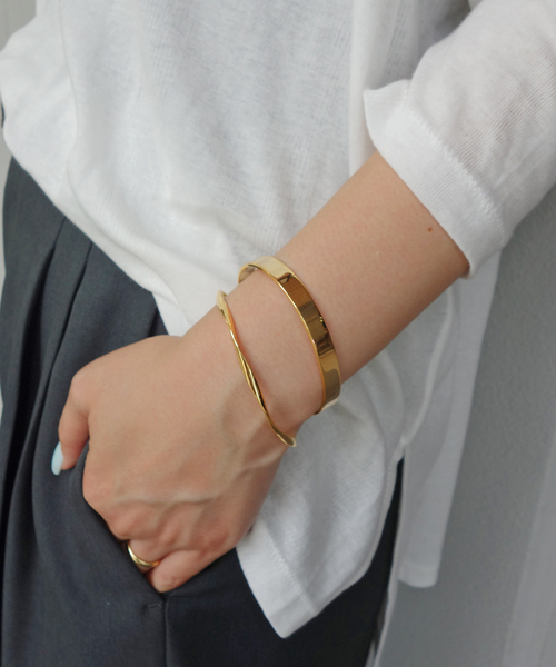 SLOBE IENA(スローブイエナ)の「《追加》SLOBE バングルセット(バングル/リストバンド・レディース・ゴールド・FREE)」の3枚目の写真