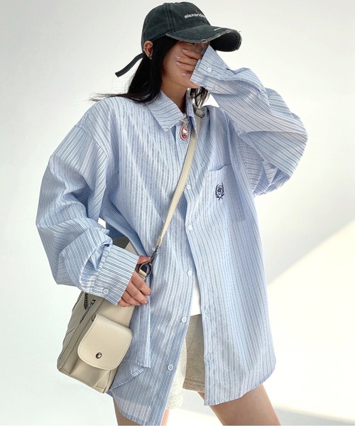 SHEENA(シーナ)の「ワンポイント刺繍ゆったりストライプシャツ(シャツ/ブラウス・レディース・サックスブルー・M)」の5枚目の写真