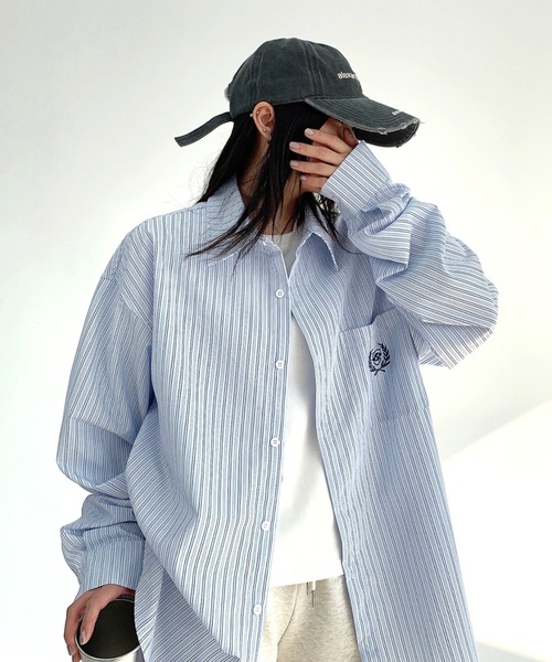 SHEENA(シーナ)の「ワンポイント刺繍ゆったりストライプシャツ(シャツ/ブラウス・レディース・サックスブルー・M)」の6枚目の写真