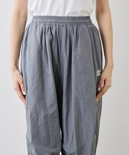 UMBRO(アンブロ)の「【umbro×Whim Gazette】 トラックパンツ(その他パンツ・レディース・ベージュ/グレー・FREE)」の15枚目の写真