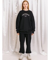 KATRINA K（カトリーナケイ）の「ユニセックススタンダード立体ロゴマンツーマンTシャツジョガーパンツセットアップセット - ブラック＆ホワイト logo（スウェット）」