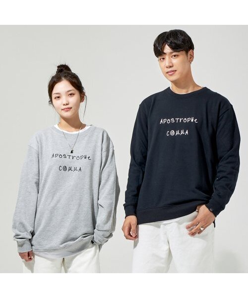 APOSTROPHE COMMA(アポストロフィコンマ)の「フルネームドローイングロゴスウェットシャツ(ブラック/ホワイト)(スウェット・レディース・その他・L/M)」の1枚目の写真