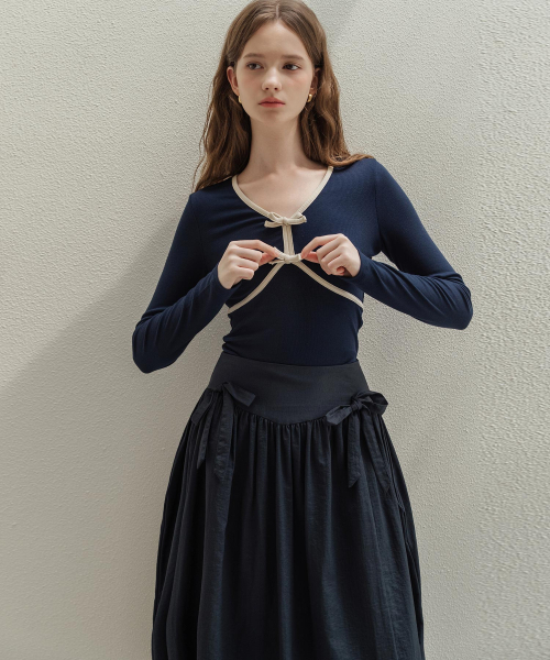 LAUTREDE MIN(ロートルドミン)の「Two ribbon Navy T shirts(Tシャツ/カットソー・レディース・ネイビー・FREE)」の2枚目の写真