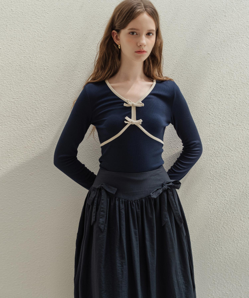 LAUTREDE MIN(ロートルドミン)の「Two ribbon Navy T shirts(Tシャツ/カットソー・レディース・ネイビー・FREE)」の3枚目の写真