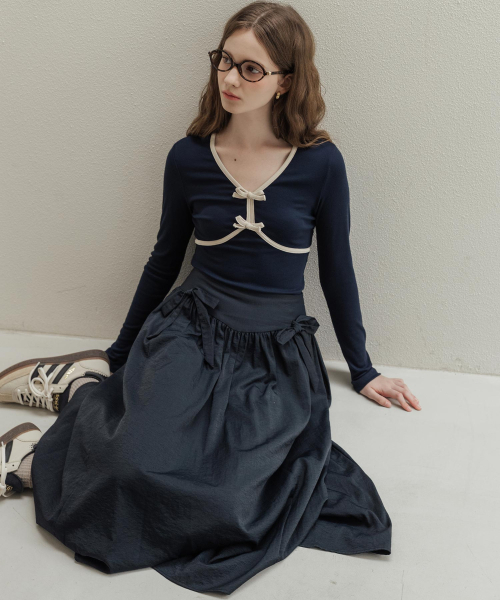 LAUTREDE MIN(ロートルドミン)の「Two ribbon Navy T shirts(Tシャツ/カットソー・レディース・ネイビー・FREE)」の4枚目の写真