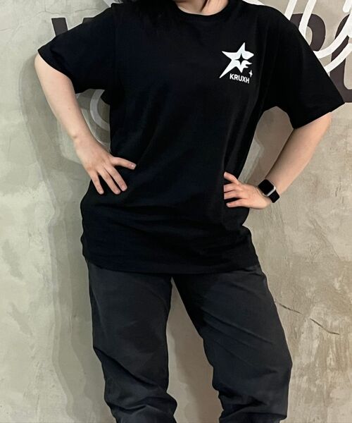 KRUXH(クルクス)の「スローガン スター セミオーバーフィット 半袖Tシャツ ブラック(Tシャツ/カットソー・レディース・その他・1/2/3)」の2枚目の写真