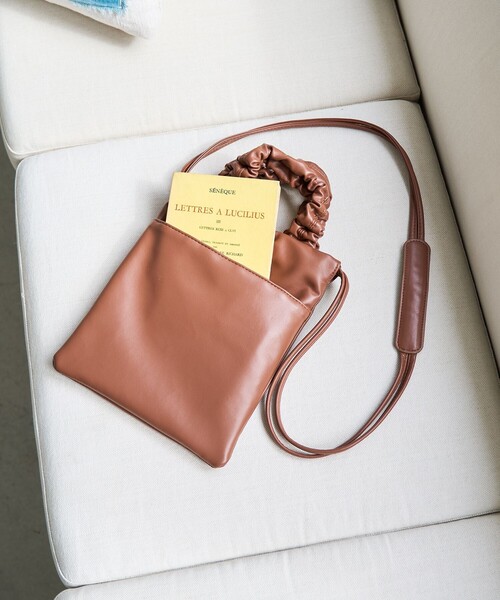 coen（コーエン）の「2wayギャザーハンドル巾着ショルダーバッグ（ショルダーバッグ・レディース・オフホワイト/ブラック/ブラウン・FREE）」の3枚目の写真