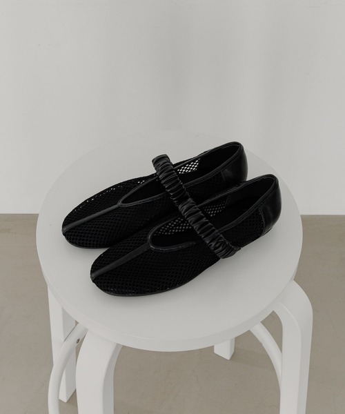 BAYFLOW(ベイフロー)の「フレフィットメッシュパンプス(パンプス・レディース・ブラック/アイボリー・LARGE/MEDIUM)」の2枚目の写真