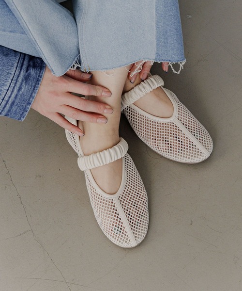 BAYFLOW(ベイフロー)の「フレフィットメッシュパンプス(パンプス・レディース・ブラック/アイボリー・LARGE/MEDIUM)」の4枚目の写真