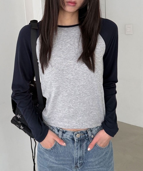 4INT.(フォイント)の「バイカラー ラグランスリーブ 長袖 Tシャツ(Tシャツ/カットソー・レディース・ブラック/レッド/ブラウン/ネイビー・FREE)」の1枚目の写真
