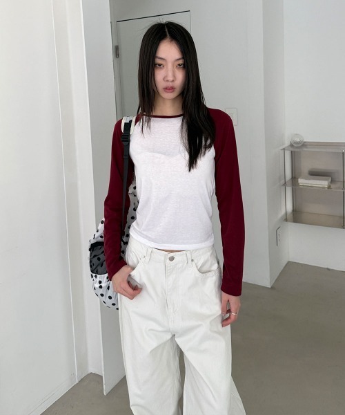 4INT.(フォイント)の「バイカラー ラグランスリーブ 長袖 Tシャツ(Tシャツ/カットソー・レディース・ブラック/レッド/ブラウン/ネイビー・FREE)」の4枚目の写真